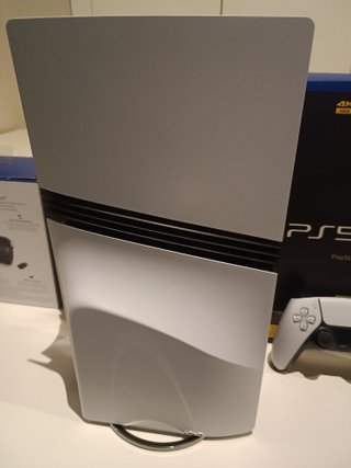 PS5 Pro 2TB (Con Lector + 2 Mandos + Soporte)
