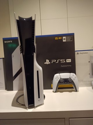 PS5 Pro 2TB (Con Lector + 2 Mandos + Soporte)