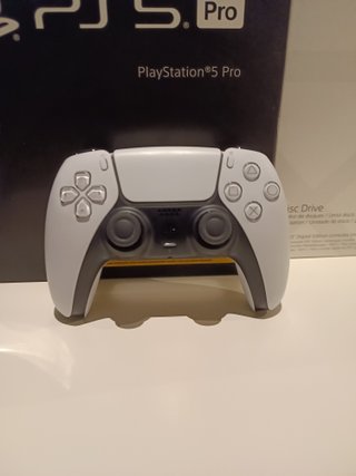 PS5 Pro 2TB (Con Lector + 2 Mandos + Soporte)
