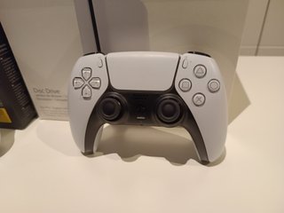 PS5 Pro 2TB (Con Lector + 2 Mandos + Soporte)