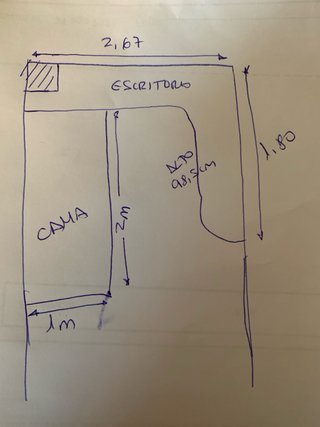 Habitación juvenil madera con colchones.