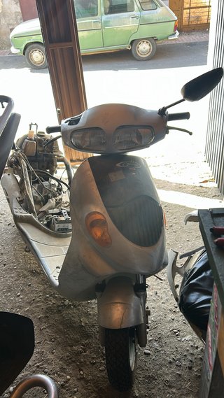 Scooter Daelim 49cc gris
