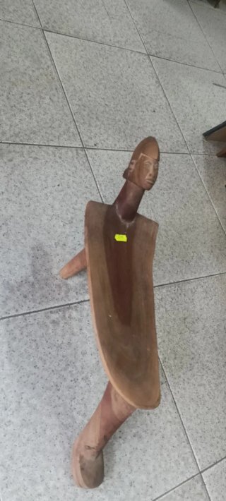 Figura de madera artesanal