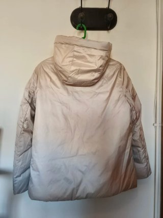 Chaqueta plumífero acolchado con capucha