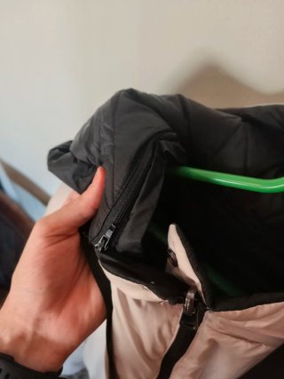 Chaqueta plumífero acolchado con capucha