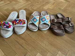 Sandalias de plataforma con abalorios