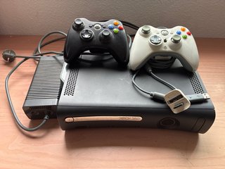 Consola Xbox 360 con 2 mandos