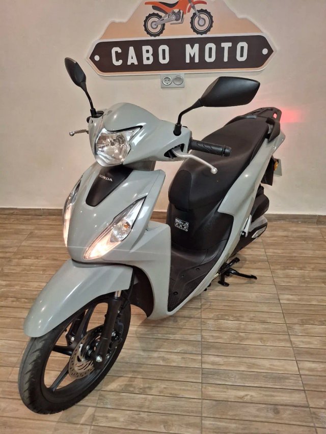 Honda Vision Gris Scooter