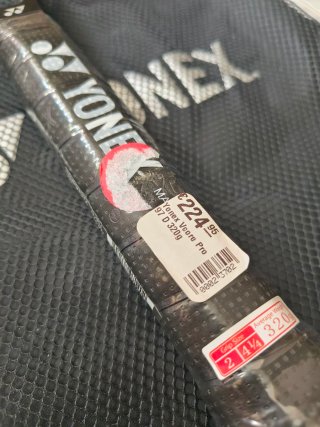 A ESTRENAR Yonex Vcore Pro 97D grip L2