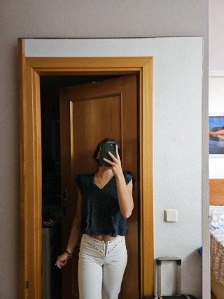 Blusa de mercadillo gris con detalles plateados