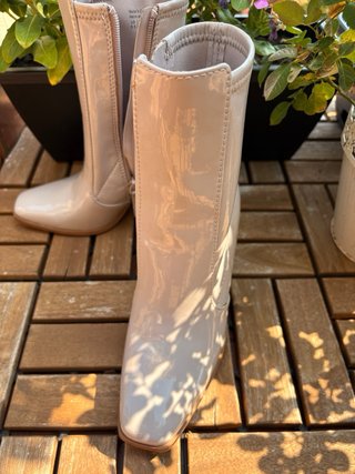 Stivaletti vernice beige tacco quadrato