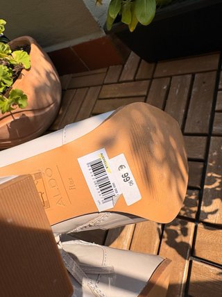 Stivaletti vernice beige tacco quadrato