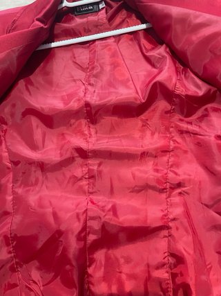 Conjunto de traje rojo mujer.