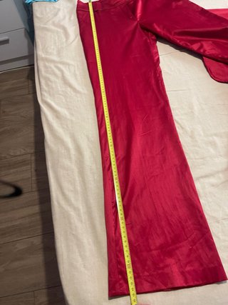 Conjunto de traje rojo mujer.