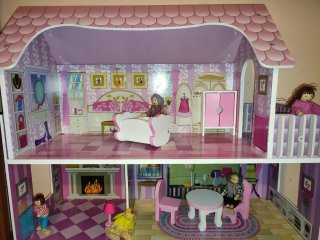 Casita de muñecas 60x70cm con muñecos