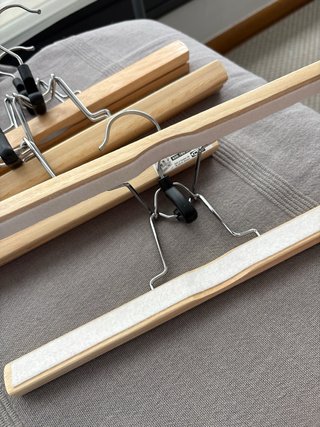 Perchas de madera IKEA (4 unidades) infantiles