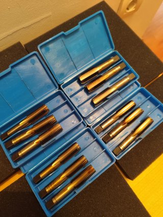 Juego de machos de roscar
