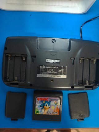 Sega Game Gear Negra más juego.