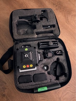 Nivel láser verde con pantalla 4D de 16 líneas
