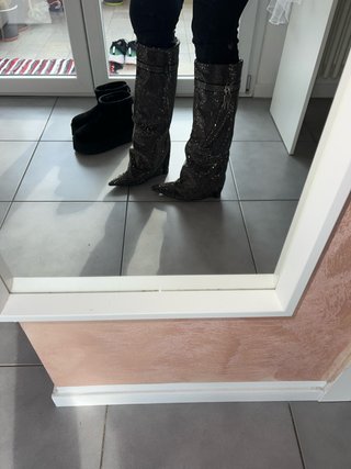 Stivali alti glitterati neri e argento