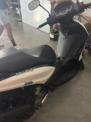 Piaggio Beverly 125 Scooter Maxi
