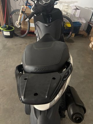 Piaggio Beverly 125 Scooter Maxi