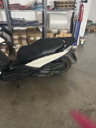Piaggio Beverly 125 Scooter Maxi