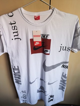 Camiseta Nike Blanca  Tallas S/M/L