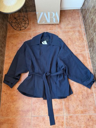 Trench corto azul marino Zara