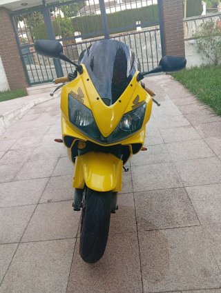 Honda CBR 600f Amarilla