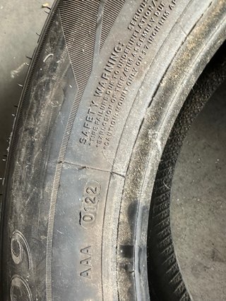 Neumáticos 215/60/17