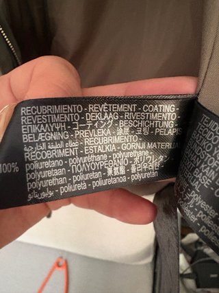 Plumas impermeable Zara caqui XXL