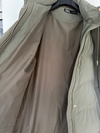 Plumas impermeable Zara caqui XXL
