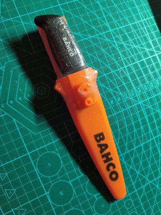 Cuchillo Bahco con funda naranja