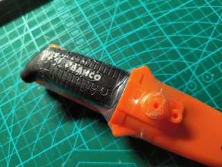 Cuchillo Bahco con funda naranja