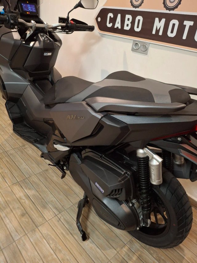 Honda ADV 350 Maxi Scooter Negra/Gris