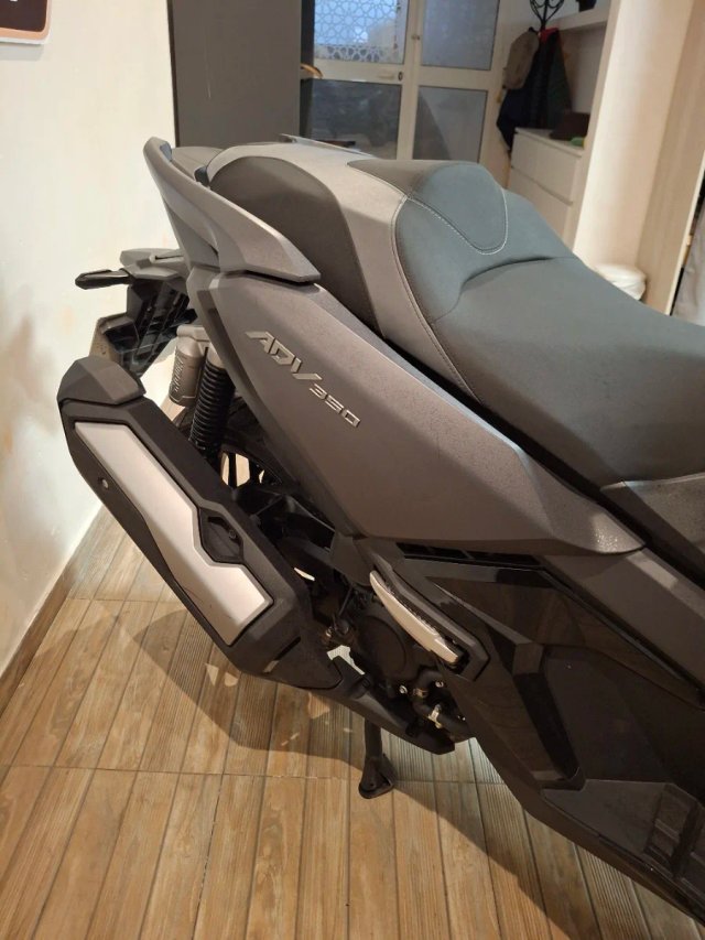 Honda ADV 350 Maxi Scooter Negra/Gris