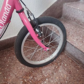 Bicicleta infantil 16 (rueda delantera a reparar)