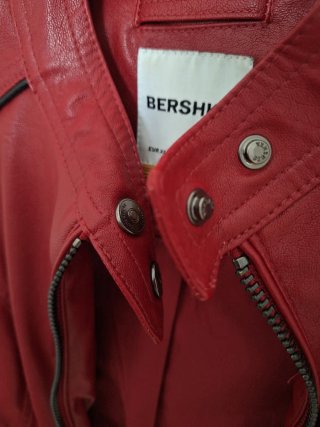 Chaqueta corta cuero Bershka roja mujer