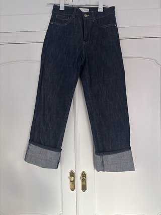 Pantalón vaquero ancho con vuelta