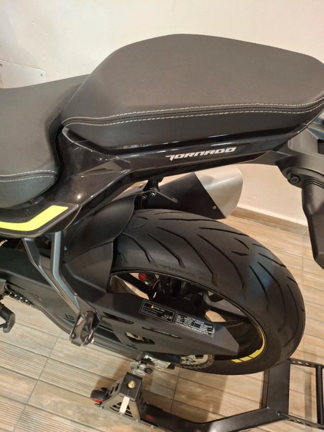 Moto benelli 550 Tornado