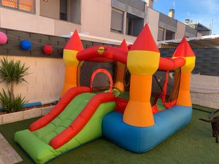 Castillo hinchable con tobogán