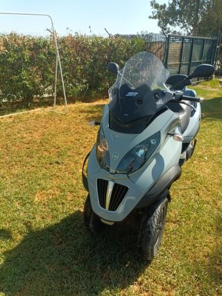 Piaggio MP3 400 LT (carne de coche)