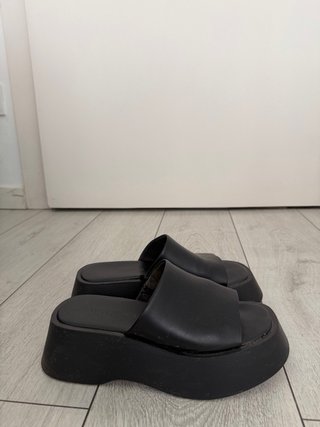 Sandalias negras plataforma Pull&Bear