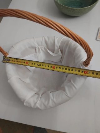 Cesta de mimbre con forro de tela