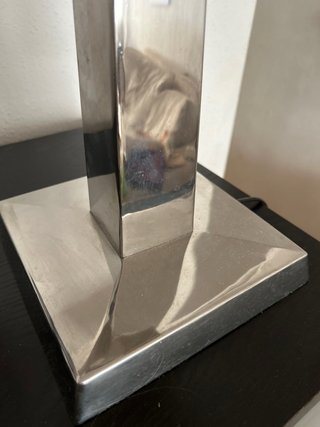 Lámpara de mesa moderna metal