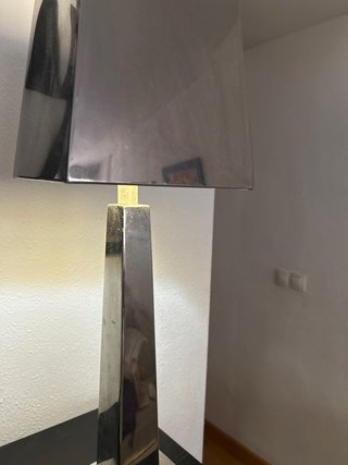 Lámpara de mesa moderna metal