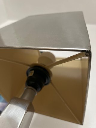 Lámpara de mesa moderna metal