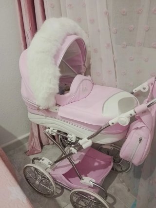 Carrito de bebé rosa para muñecas