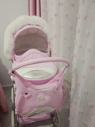 Carrito de bebé rosa para muñecas